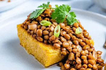 Polenta cake with lentil chorizo